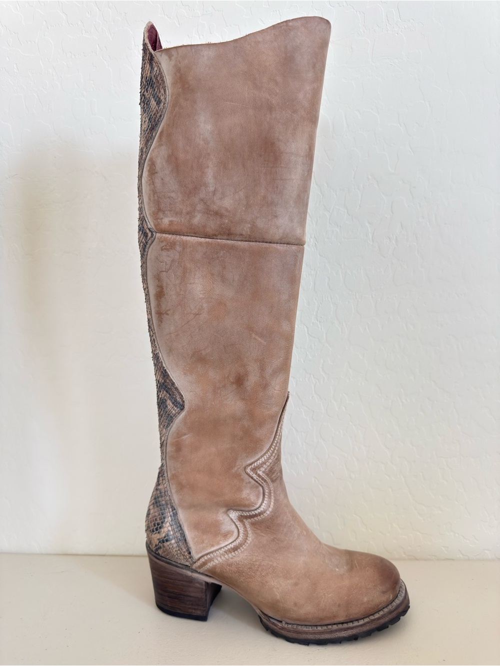FREEBIRD Calgary Knee-High Snake Print Inside Zip Tall Boot Size 8 - Picture 4 of 14